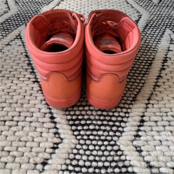 Reebok Classic hightop sz 9 Coral - Picture 4 of 5